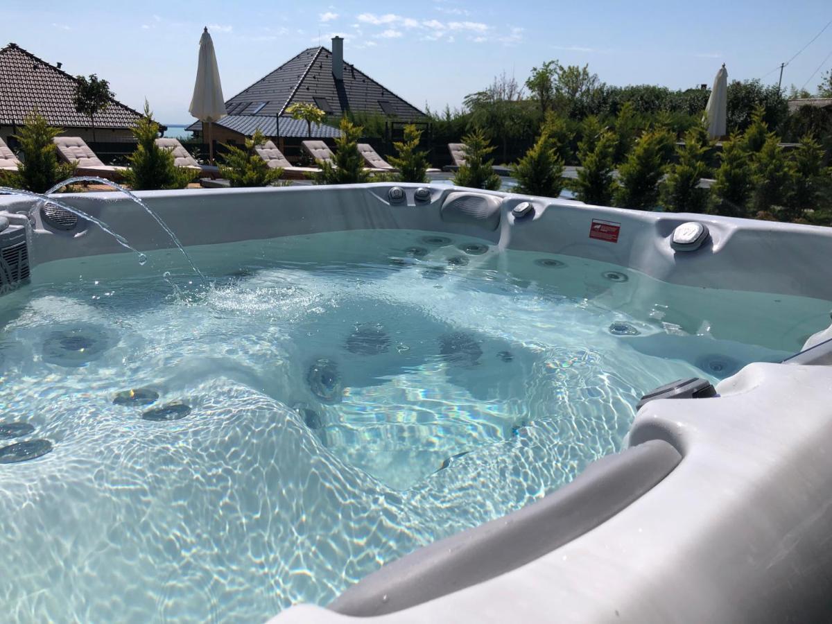 Skyline Resort Balatonalmádi エクステリア 写真